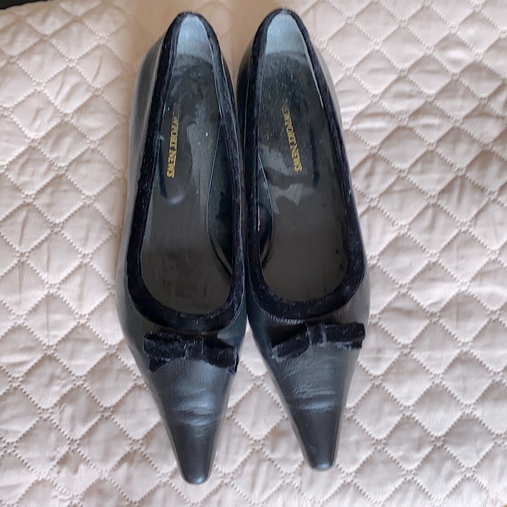 Newport News leather black loafers, size 11, new
